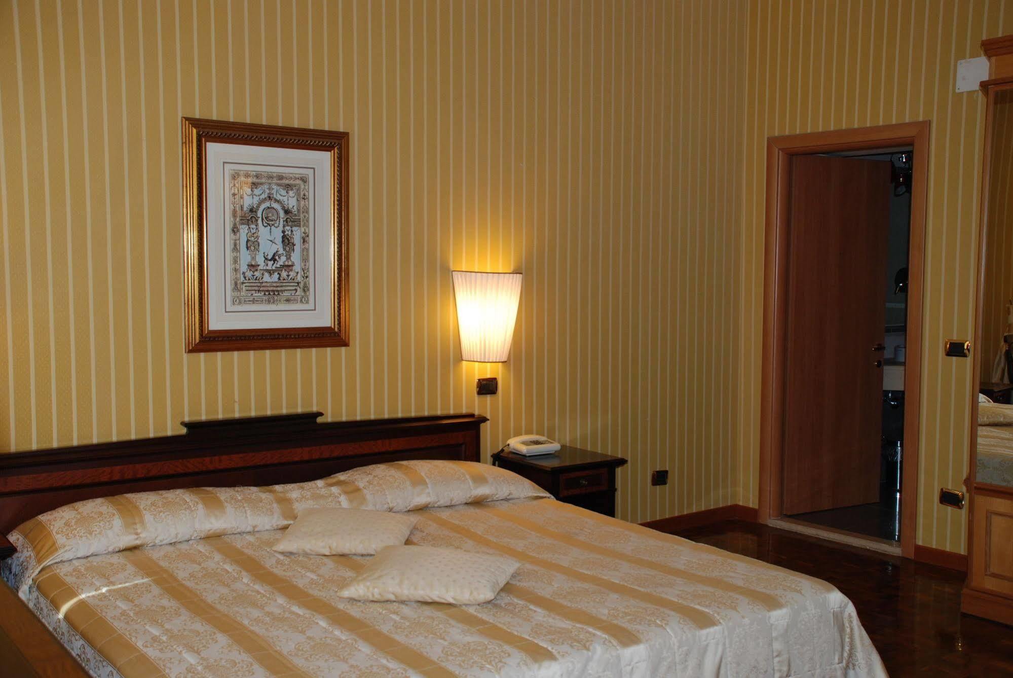Hotel Cecil Rom Exteriör bild